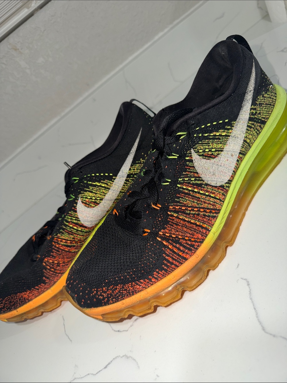 Nike Mens Black Multicolor Flyknit Running Shoes